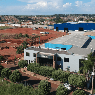 2018 | São realizadas expansões na estrutura administrativa, comercial e produtiva, incluindo a construção de amplas áreas de depósito no distrito industrial, ampliando o complexo Unimaq para uma área de 102 mil metros quadrados.