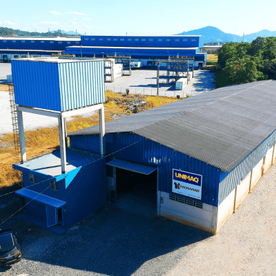 2020 | Duas grandes conquistas, a Unimaq inaugura sua primeira filial em Itajaí-SC, e conquista o Selo ISO 9001:2015.